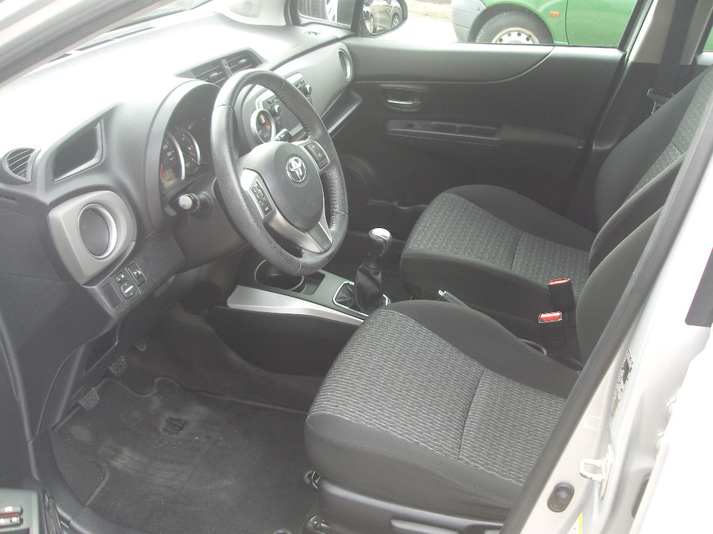 TOYOTA YARIS 1.0 BENZINA LOUNGE